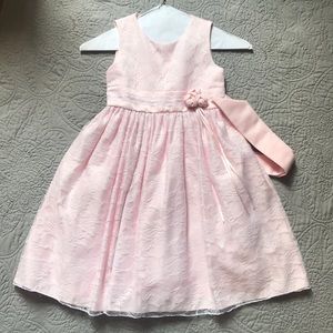 Beautiful girls sz 5 peachy pink lace dress